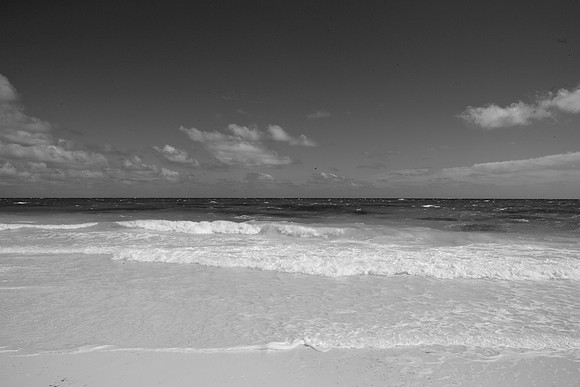 36168_DG_BW_USA_Harbour_Island_Bahamas_Related_GroupZV4N2073