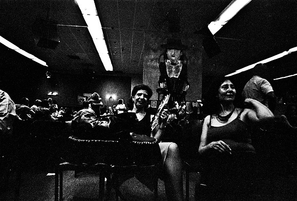 2641_FM_BW_35MM_LA_BOCA_CAFE_TANGO_BUENOS_AIRES_ARGENTINA_2004_7