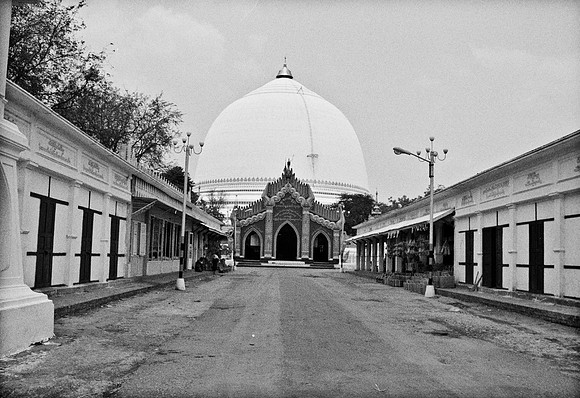 0784_FM_BW_35MM_BURMA_1