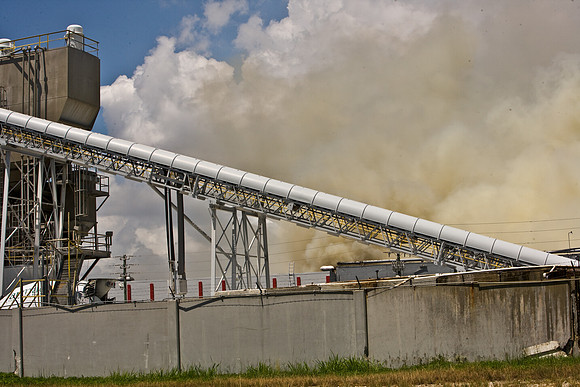 84697_Concrete_Plant_In_Fire_ZV4N6533