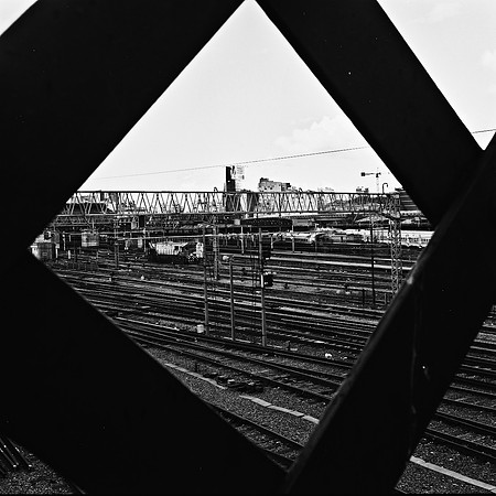 2660_FM_BW_SQ_TRAIN_STATION_BUENOS_AIRES_ARGENTINA_2004_7