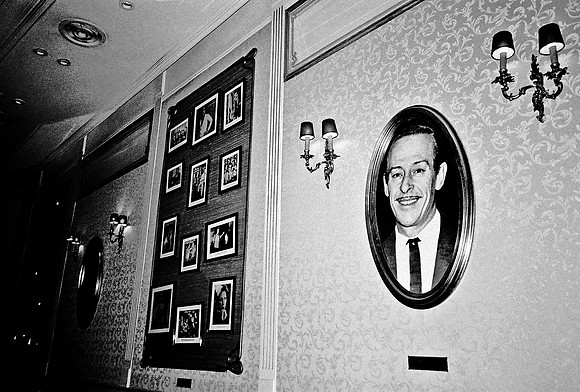 2668_FM_BW_35MM_TANGO_SHOW_CARTEL_BUENOS_AIRES_ARGENTINA_2004_1