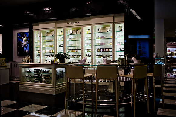 06587_ZV4N_1253_DG_COLOR_Costa_Mesa_Fashion_Island_Ivy_CA_USA_2007
