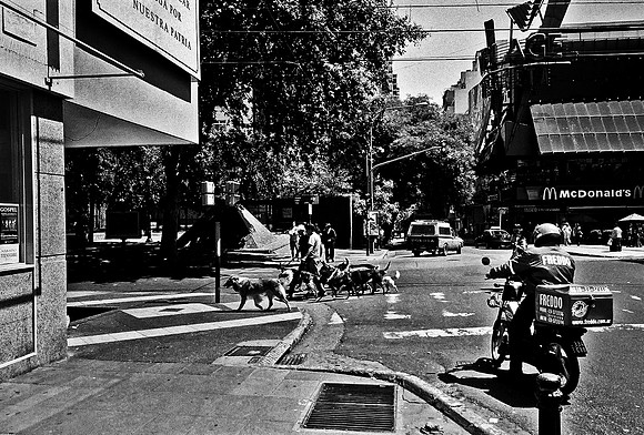 2667_FM_BW_35MM_BUENOS_AIRES_ARGENTINA_2004_18