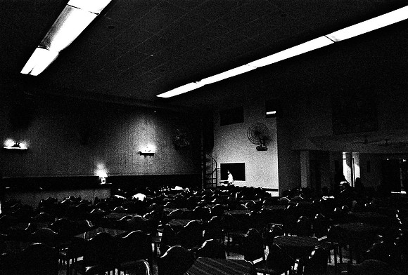 2641_FM_BW_35MM_LA_BOCA_CAFE_TANGO_BUENOS_AIRES_ARGENTINA_2004_4
