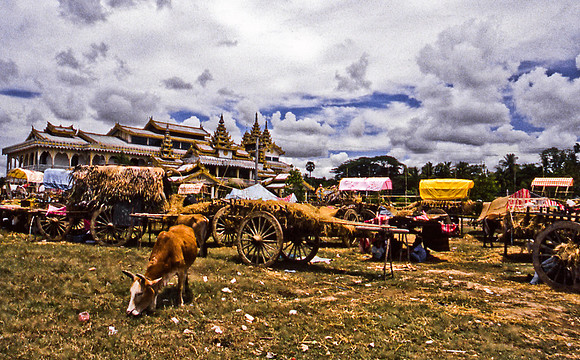 3486_SL_COLOR_AROUND_THE_WORLD_IN_8_MONTHS_APRIL_2000_2