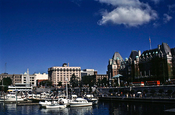 06806_B19_SL_COLOR_VICTORIA_WS_97_10.jpg