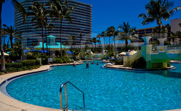 36181_DG_Color_USA_Miami_FL_Related_GroupZV4N9567
