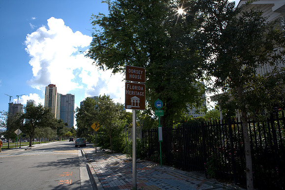 84781_ZV4N8070_FL_Miami_USA
