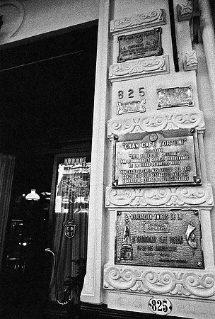 2630_FM_BW_35MM_CAFE_BUENOS_AIRES_ARGENTINA_2004_2
