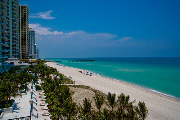 36571_DG_Color_USA_Sunny_Isles_FL20080523-ZV4N3866-1