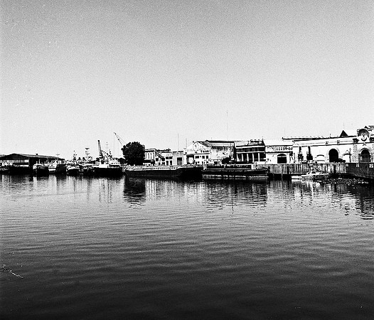 2639_FM_BW_SQ_LA_BOCA_BUENOS_AIRES_ARGENTINA_2004_11