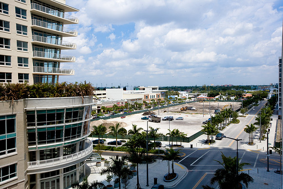 36282_DG_Color_USA_Sunny_Isles_FL_Trump_BuildingZV4N0125
