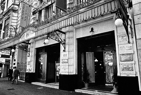 2630_FM_BW_35MM_CAFE_BUENOS_AIRES_ARGENTINA_2004