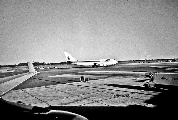2669_FM_BW_35MM_BUENOS_AIRES_ARGENTINA_2004_8