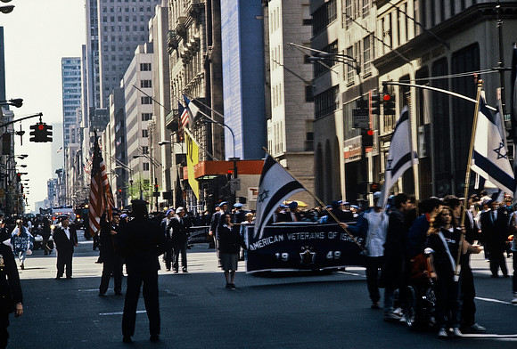 64030_B1_SL_COLOR_PARADE_NY_1992_04.jpg