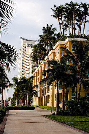 36145_DG_Color_USA_South_Beach_FL_Related_GroupZV4N4394