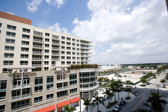 36282_DG_Color_USA_Sunny_Isles_FL_Trump_BuildingZV4N0129