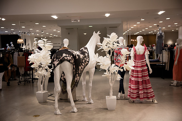 20160417_Mannequins_and_Windows_075A0060