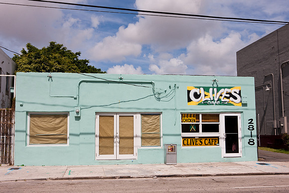 3010_DG_On_Miami_Avenue_Miami_FL_20090503_Miami_FL_5L8Y7348