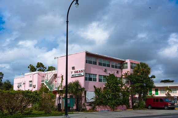 36156_DG_Color_USA_Miami_FL_Biscayne_Blvd�