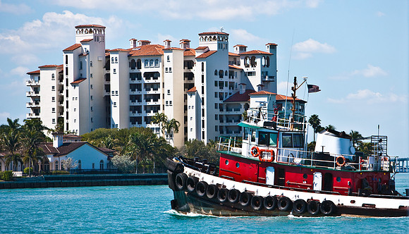 3440_DG_Port_Tug_Boat_Cargo_Miami_FL_ZV4N8705