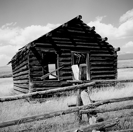 7564_BW_12_SQ_BARN_FENCE_IDAHO_01.jpg