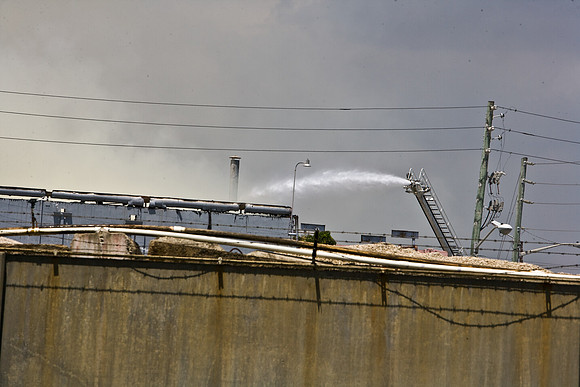 84697_Concrete_Plant_In_Fire_ZV4N6537