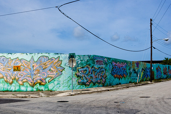 85771_ZV4N6051_film_Miami_FL_USA