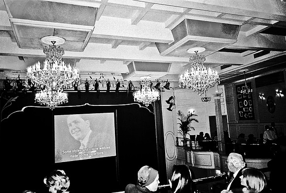 2668_FM_BW_35MM_TANGO_SHOW_CARTEL_BUENOS_AIRES_ARGENTINA_2004_6