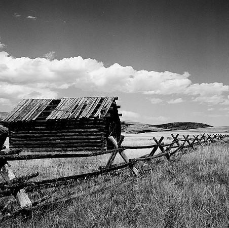 7564_BW_5_SQ_BARN_FENCE_IDAHO_01_1.jpg