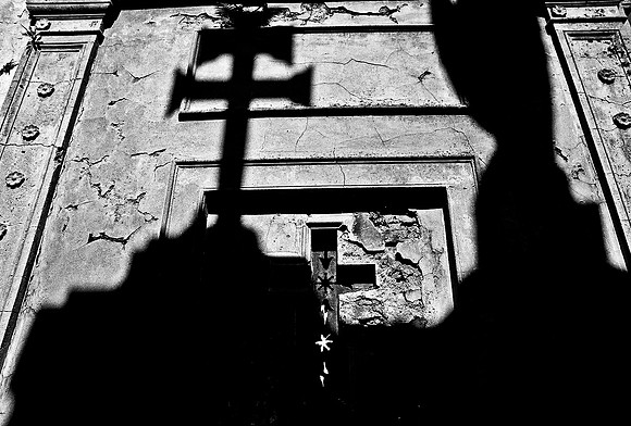 2628_FM_BW_35MM_CEMENTARY_35MM_BUENOS_AIRES_ARGENTINA_2004_31