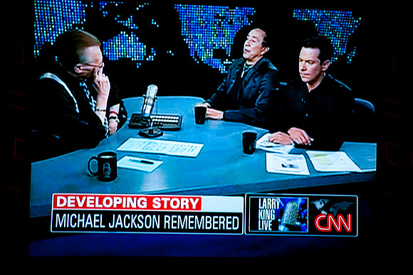 3049_Miami_2008_DG_Micheal_Jackson_Is_Dead_TV_-1466