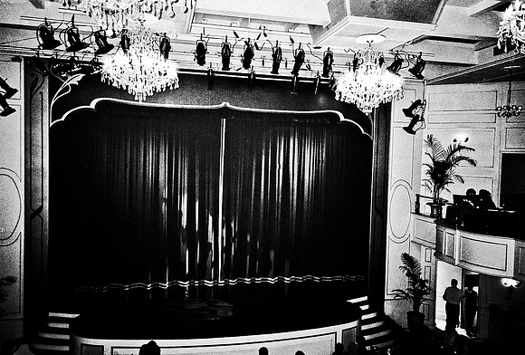 2668_FM_BW_35MM_TANGO_SHOW_CARTEL_BUENOS_AIRES_ARGENTINA_2004_2