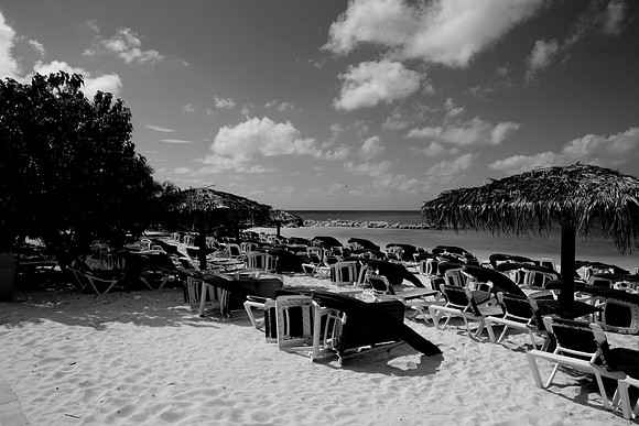 36169_DG_BW_USA_Harbour_Island_Bahamas_Related_GroupZV4N1930