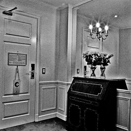 2666_FM_BW_SQ_HOTEL_ALVIAR_PALACE_BUENOS_AIRES_ARGENTINA_2004_6