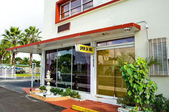 36156_DG_Color_USA_Miami_FL_Biscayne_BlvdDSC_1779_Oasis_Biscayne_BLV_Related
