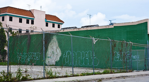 85769_ZV4N5736_film_Miami_FL_USA