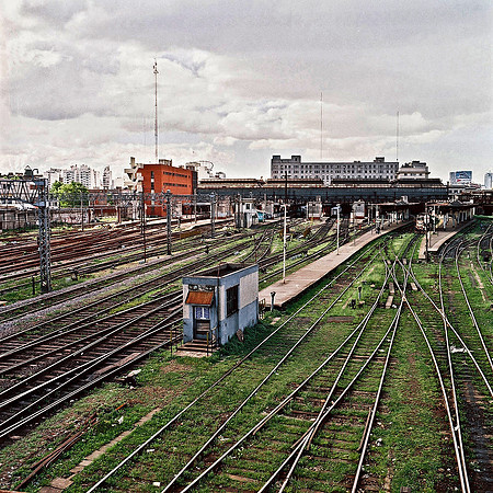 2656_FM_COLOR_SQ_TRAIN_STATION_BUENOS_AIRES_ARGENTINA_2004_8