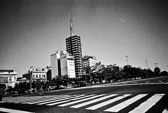 2669_FM_BW_35MM_BUENOS_AIRES_ARGENTINA_2004_25