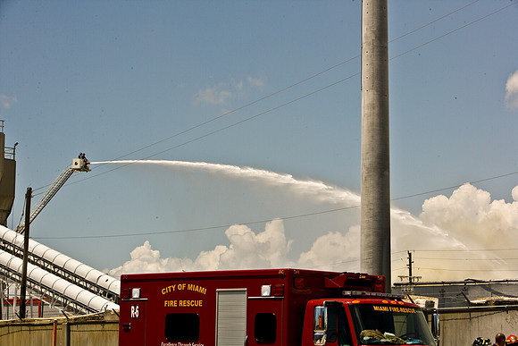 84697_Concrete_Plant_In_Fire_ZV4N6554