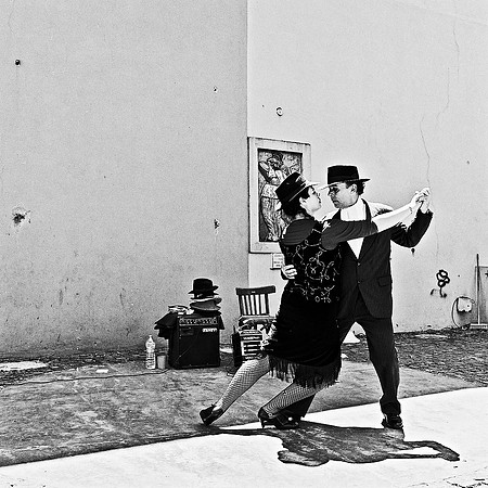 2632_FM_BW_SQ_LA_BOCA_TANGO_BUENOS_AIRES_ARGENTINA_2004_8