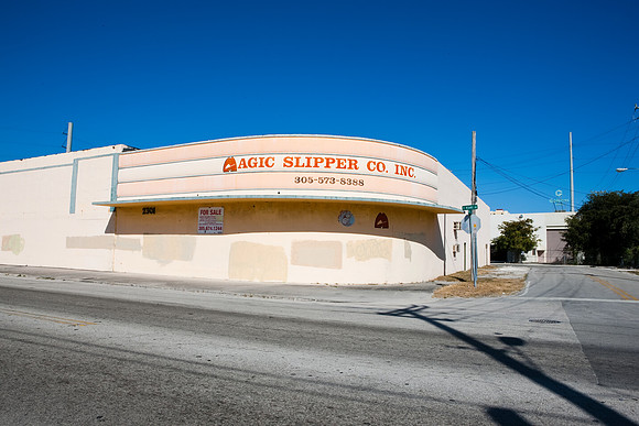 2607_Litlle_Haity_Miami_Avenue_20090307-5L8Y2243