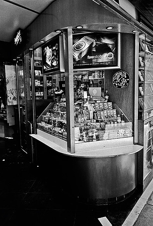 2667_FM_BW_35MM_BUENOS_AIRES_ARGENTINA_2004_13