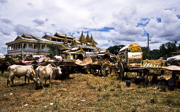 3487_SL_COLOR_AROUND_THE_WORLD_IN_8_MONTHS_APRIL_2000
