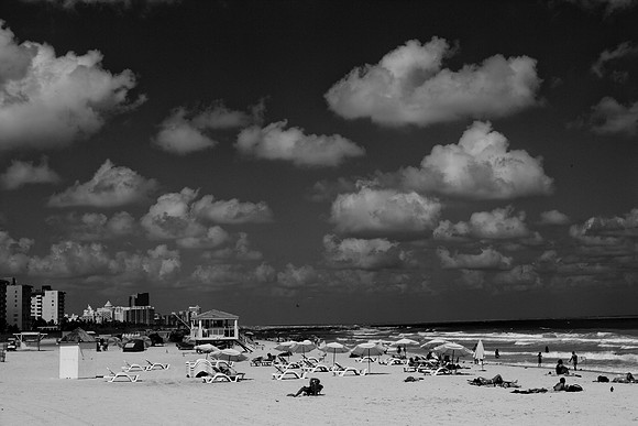 36153_DG_BW_USA_South_Beach_FL_Related_GroupZV4N2942