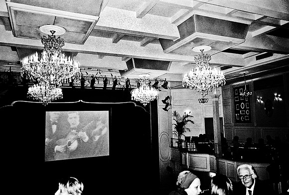 2668_FM_BW_35MM_TANGO_SHOW_CARTEL_BUENOS_AIRES_ARGENTINA_2004_15