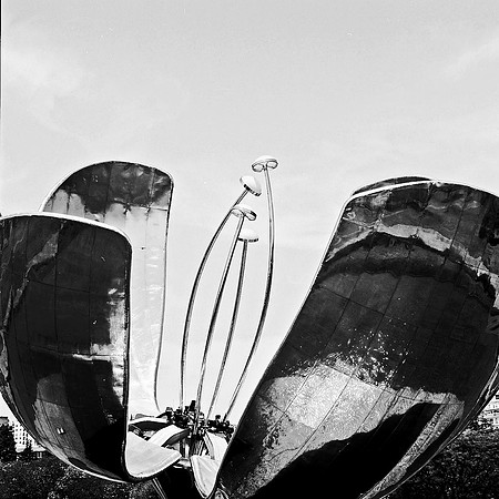 2650_FM_BW_SQ_BUENOS_AIRES_ARGENTINA_2004_10