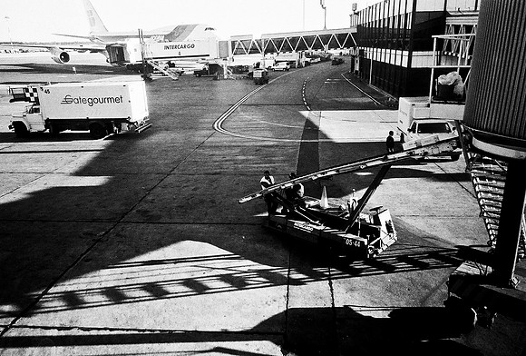 2669_FM_BW_35MM_BUENOS_AIRES_ARGENTINA_2004_12