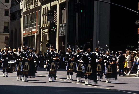 64030_B1_SL_COLOR_PARADE_NY_1992_07.jpg